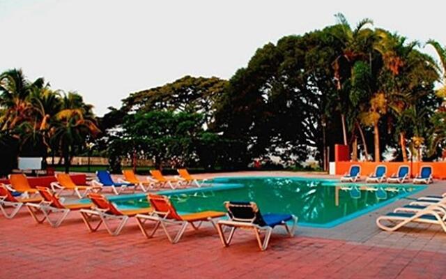 Hotel Rancho Club