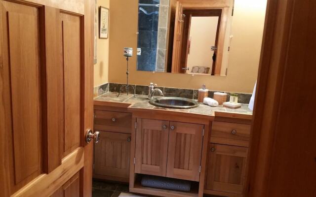 Geneva Garden Bungalow - Two Bedroom Home