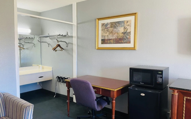 Travelers Place Inn & Suites
