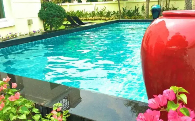 Nonthaburi Luxury Pool Villa