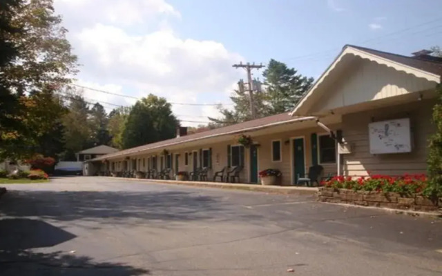 Maple Leaf Inn - Lake Placid