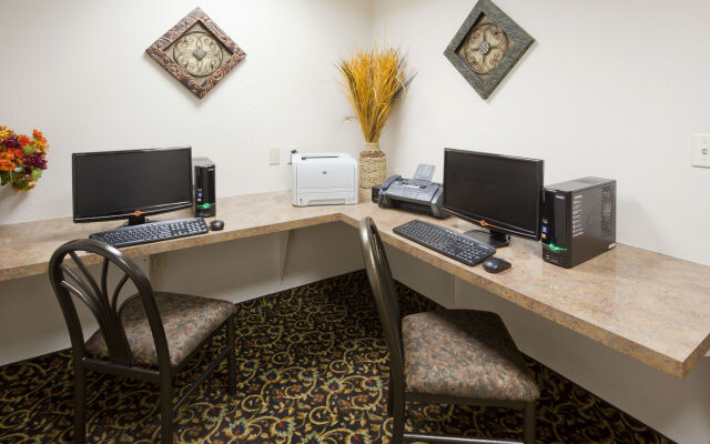 Expressway Suites Fargo