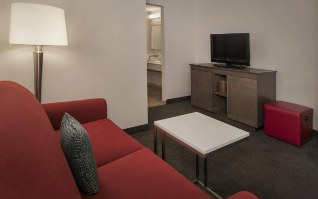 Hampton Inn & Suites Milwaukee Downtown