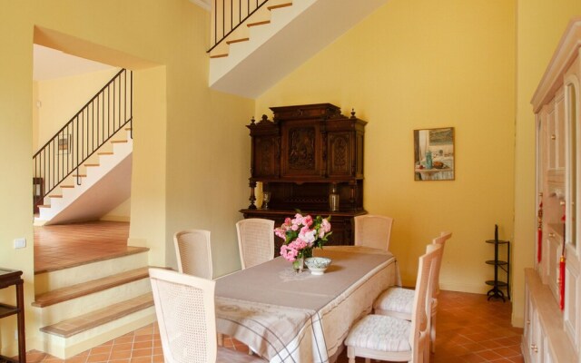 Secluded Holiday Home in Rustrel With Swimming Pool