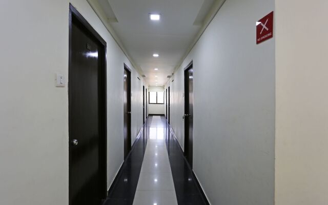 OYO 2229 Hotel Golden Wings