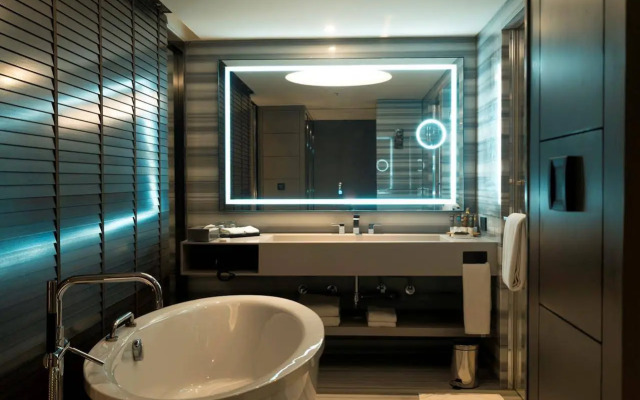 Novotel Chennai Chamiers Road Hotel
