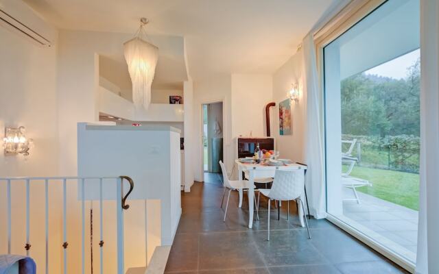 Casa Oleandri Shared Pool And Lake View