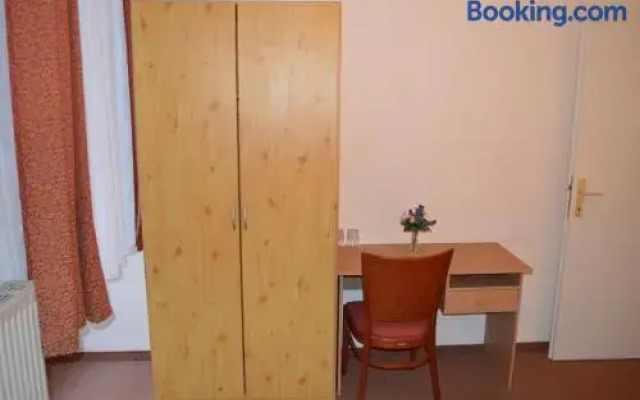 Hotel Pension Walzerstadt