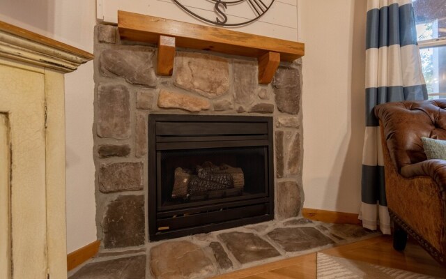 Paradise Lodge 2 Bedroom Home by RedAwning