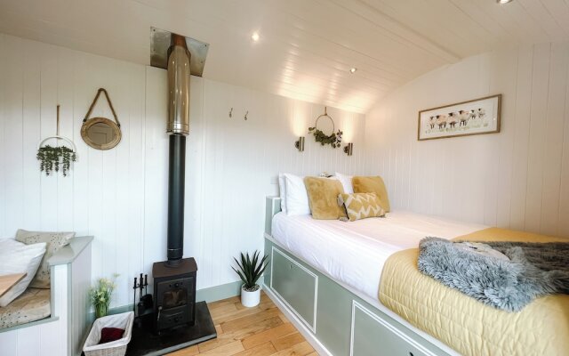 Erw Glas Glamping and Camping