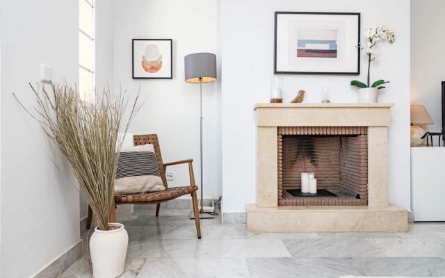 SAM2.4I- Cozy apartment walking distance to beach