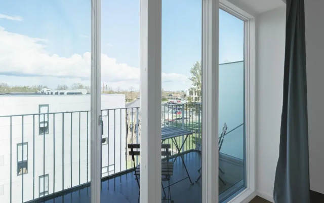 Beautiful Studio w Balcony