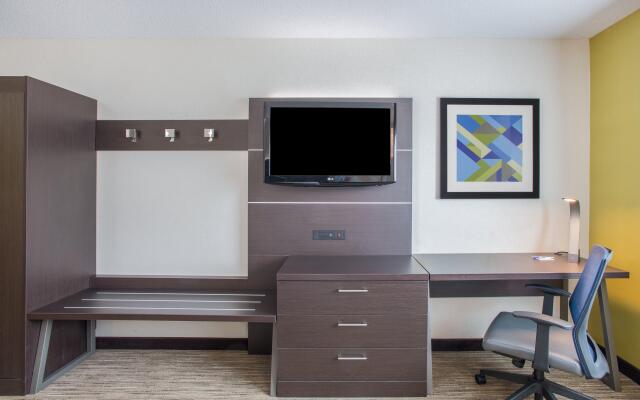 Holiday Inn Express Hotel & Suites Boston-Marlboro by IHG
