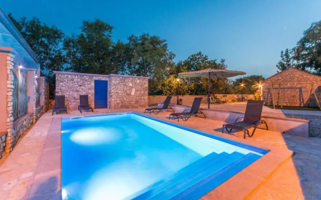 Amazing Home in Sukosan With 3 Bedrooms, Private Swimming Pool and Outdoor Swimming Pool