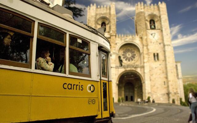 Famous Crows Lisbon Suites