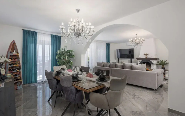 Villa Natali With Pool And Sea View