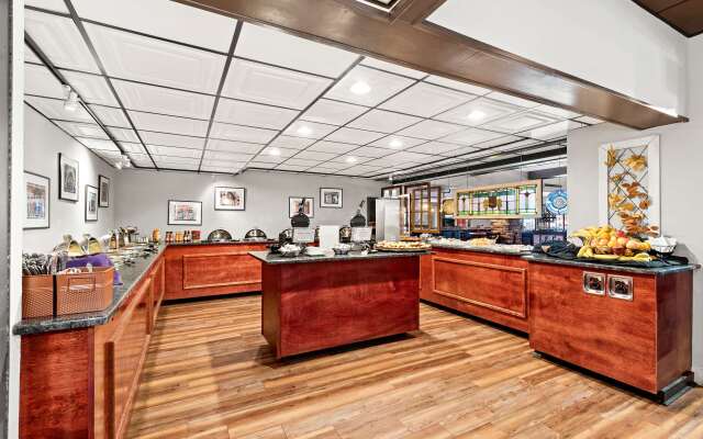 Genetti Hotel, SureStay Collection by Best Western