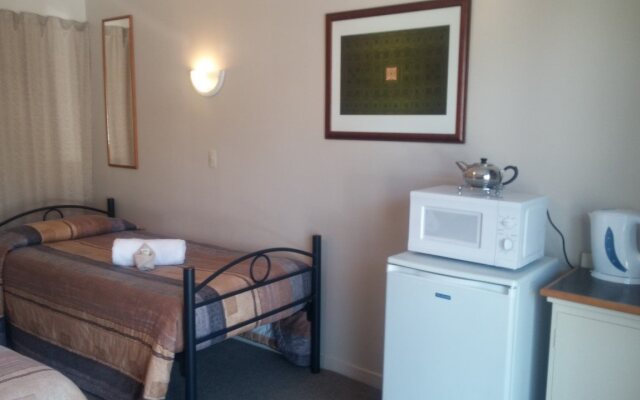 Raymar Motor Inn
