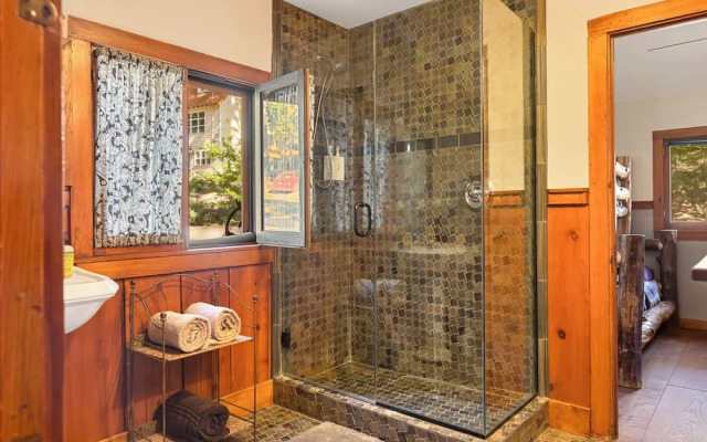 Whispering Pines Walk to Bear Mountain!