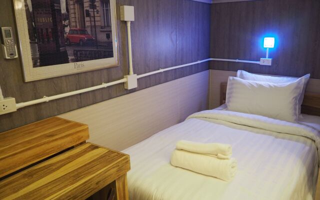 Sleep Walker Hotel Nawarat Bridge