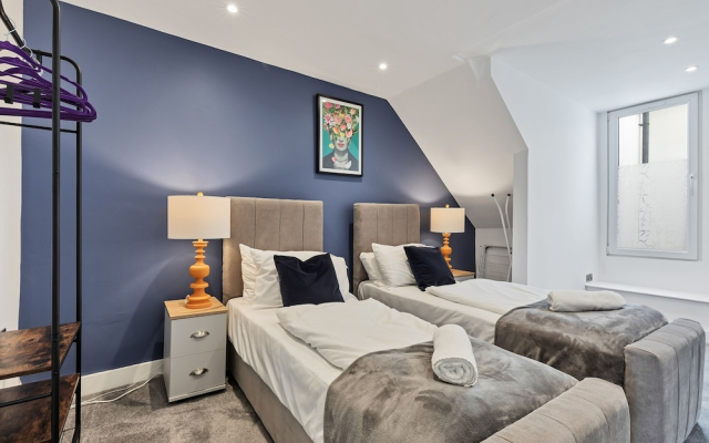 Right On : Bright On Apartment 1E | By My Getaways