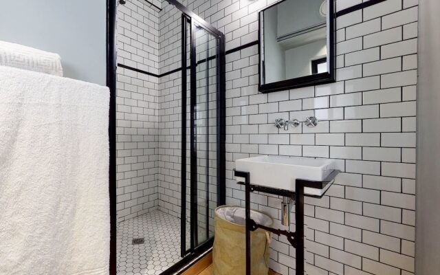 Heriot Apartment 1016