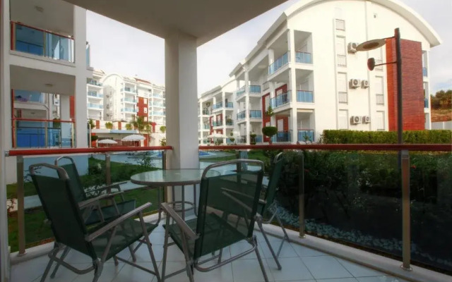 Side Aquamare Residence