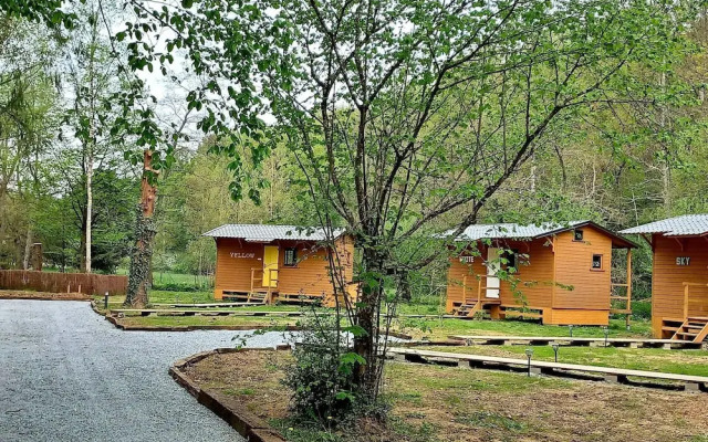 Spacious Holiday Home With 4 Tiny Houses