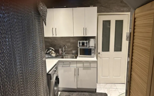 Beautiful 1-bed House in Bradford