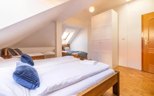 Templová 7 - Old Town Large Apartment with Terrace