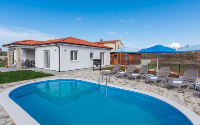 Charming Villa Frontera in Nova Vas With Private Pool for 7 People