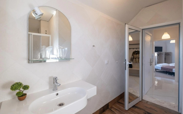 Blue Label Apart House