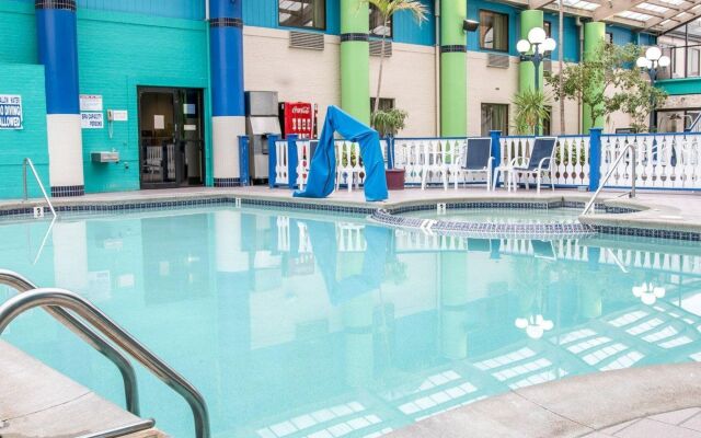 Country Inn & Suites by Radisson, Muskegon, MI