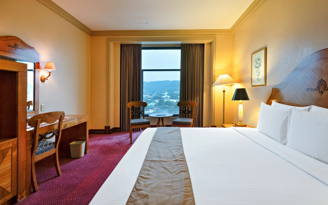 Waterfront Cebu City Hotel & Casino