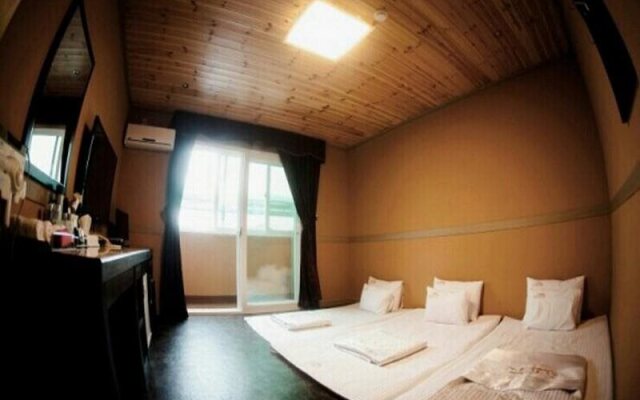 Goodstay Shilla Hotel