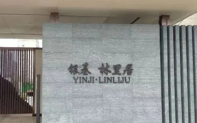 Sparkle Inn (silver base animal kingdom)