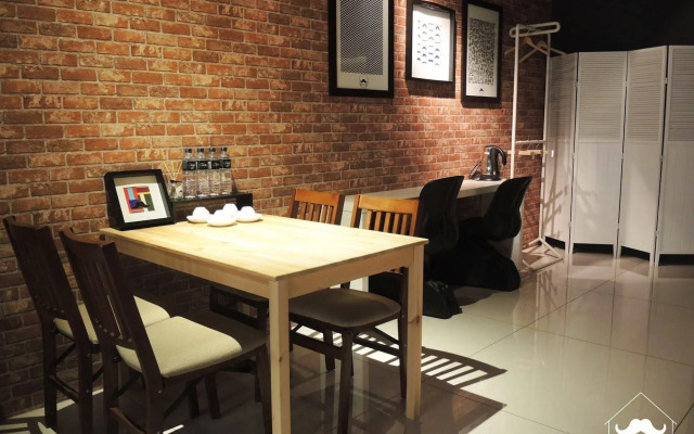 Huzi Room
