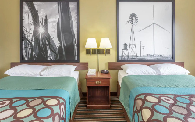 Super 8 by Wyndham Cresco IA