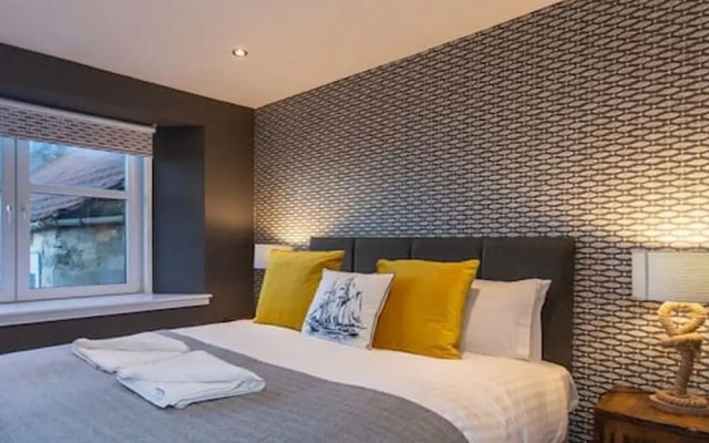 Captains Lookout - Cosy House With Sea Views