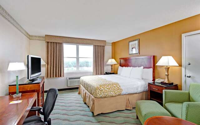 Days Hotel & Conference Center by Wyndham Methuen MA