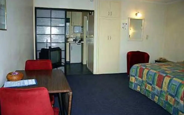 Townhouse Motel