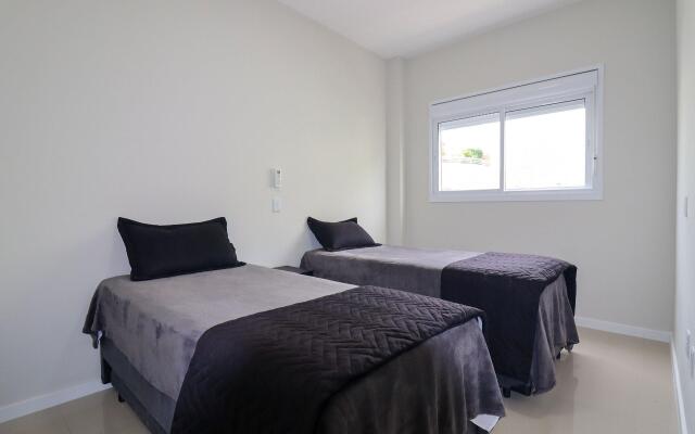 Excelente dois dormitórios a 250m mar - ZB01H