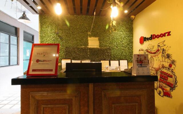 RedDoorz near Fishermall Quezon City