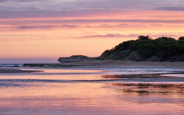 Peterborough House & Motel