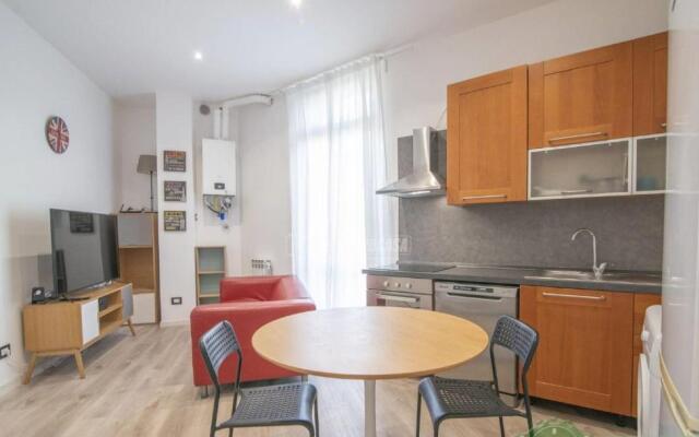 TheTechFlat-4people-2bedrooms-24Hours Self Check in - RedMetro Sesto Marelli Duomo Fiera - For professionals and remote workers 32inch Monitor and Desks optimized for laptop - No City tax required - great wifi - dishwasher, washing machine and microwave