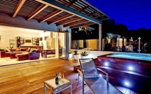 Sea And Rock Villa