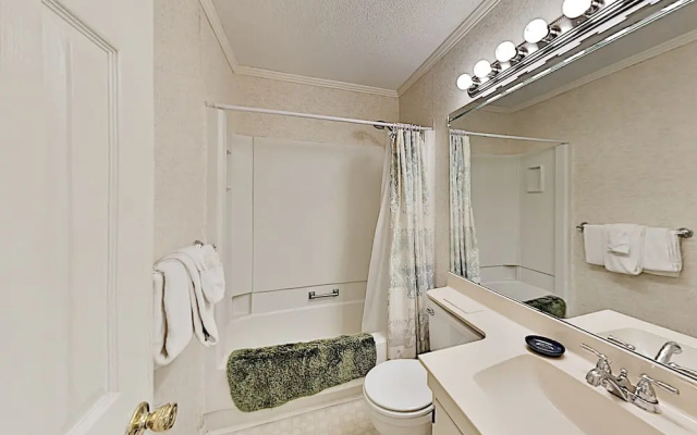 237apabe 2 Bedroom Condo