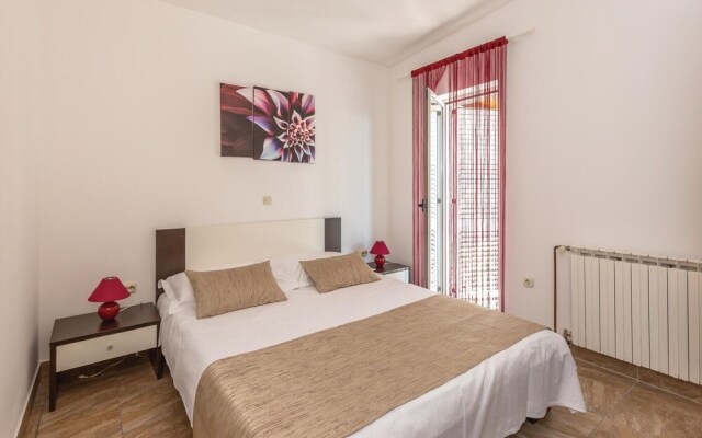 Nice Home in Makarska With Wifi and 2 Bedrooms