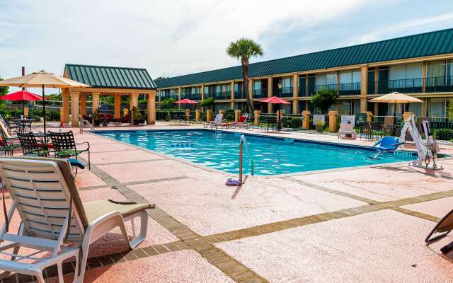 Quality Inn Richmond Hill - Savannah I-95