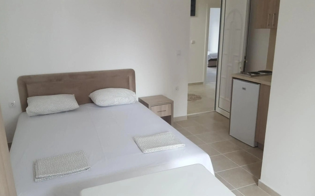 Ulcin Relax Apartments & Rooms